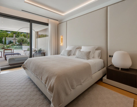 CONTEMPORARY LUXURY DUPLEX APARTMENT ON THE GOLDEN MILE