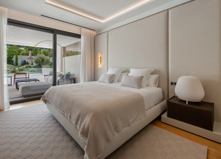 CONTEMPORARY LUXURY DUPLEX APARTMENT ON THE GOLDEN MILE