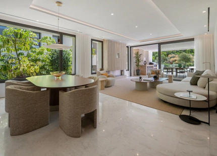 CONTEMPORARY LUXURY DUPLEX APARTMENT ON THE GOLDEN MILE