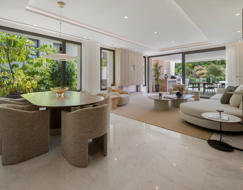 CONTEMPORARY LUXURY DUPLEX APARTMENT ON THE GOLDEN MILE