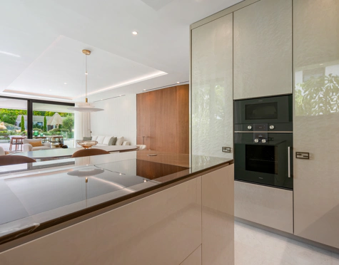 CONTEMPORARY LUXURY DUPLEX APARTMENT ON THE GOLDEN MILE