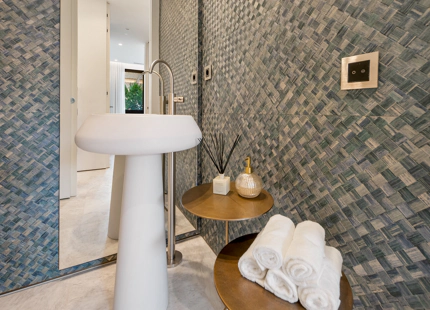 CONTEMPORARY LUXURY DUPLEX APARTMENT ON THE GOLDEN MILE