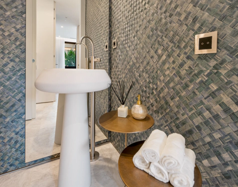 CONTEMPORARY LUXURY DUPLEX APARTMENT ON THE GOLDEN MILE
