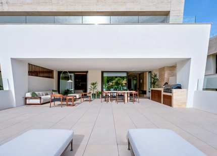 CONTEMPORARY LUXURY DUPLEX APARTMENT ON THE GOLDEN MILE