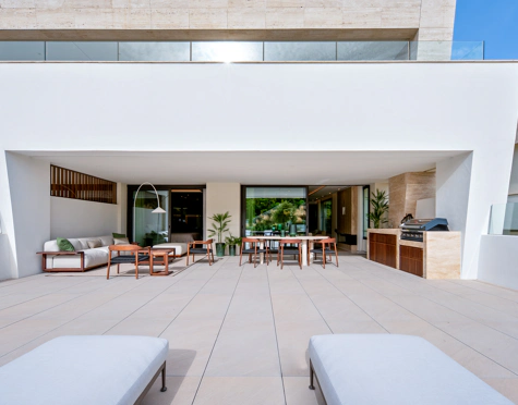 CONTEMPORARY LUXURY DUPLEX APARTMENT ON THE GOLDEN MILE