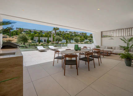 CONTEMPORARY LUXURY DUPLEX APARTMENT ON THE GOLDEN MILE
