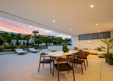 CONTEMPORARY LUXURY DUPLEX APARTMENT ON THE GOLDEN MILE