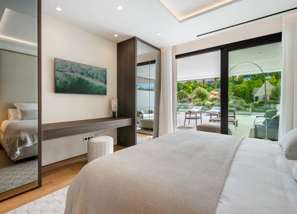 CONTEMPORARY LUXURY DUPLEX APARTMENT ON THE GOLDEN MILE