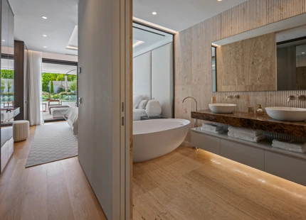CONTEMPORARY LUXURY DUPLEX APARTMENT ON THE GOLDEN MILE