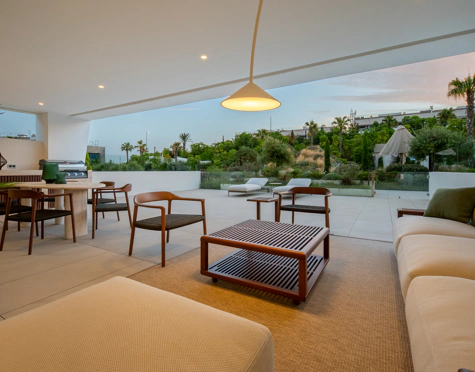 CONTEMPORARY LUXURY DUPLEX APARTMENT ON THE GOLDEN MILE