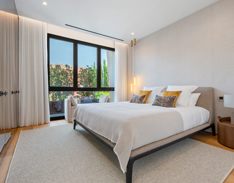 CONTEMPORARY LUXURY DUPLEX APARTMENT ON THE GOLDEN MILE