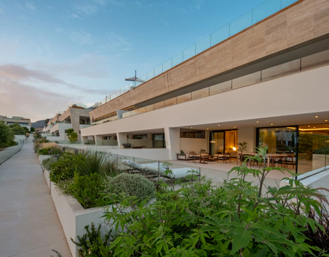 CONTEMPORARY LUXURY DUPLEX APARTMENT ON THE GOLDEN MILE