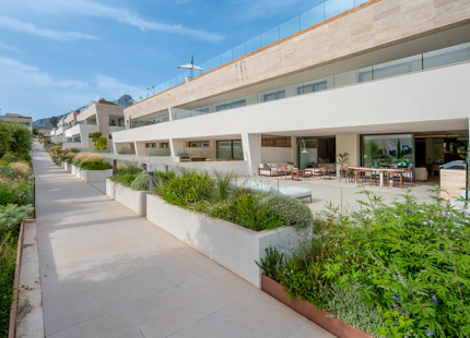 CONTEMPORARY LUXURY DUPLEX APARTMENT ON THE GOLDEN MILE