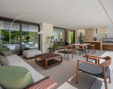 CONTEMPORARY LUXURY DUPLEX APARTMENT ON THE GOLDEN MILE