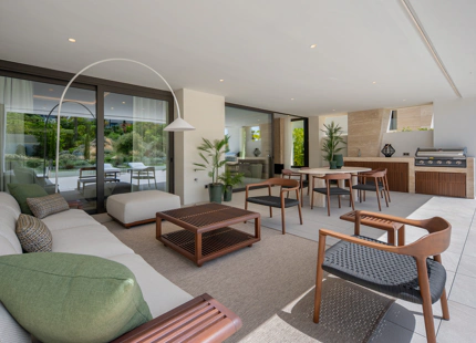 CONTEMPORARY LUXURY DUPLEX APARTMENT ON THE GOLDEN MILE