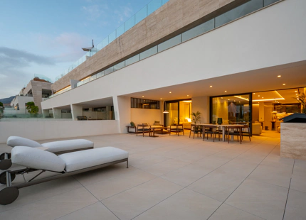 CONTEMPORARY LUXURY DUPLEX APARTMENT ON THE GOLDEN MILE