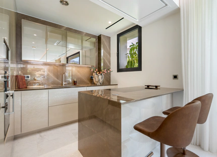 CONTEMPORARY LUXURY DUPLEX APARTMENT ON THE GOLDEN MILE