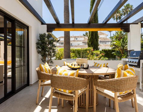 CONTEMPORARY LUXURY APARTMENT IN MARBELLA, GOLF VALLEY