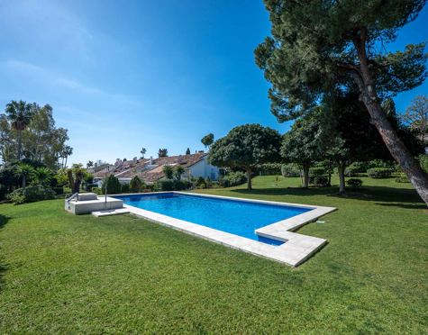 Apartment for sale in Nueva Andalucia, Marbella