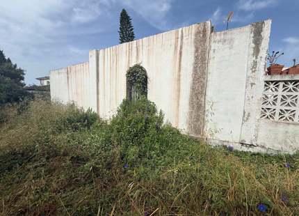 PRIME PLOT IN EL PARAÍSO, ESTEPONA EAST, WITH EXISTING RESIDENCE AND EXCELLENT DEVELOPMENT POTENTIAL NEAR GOLF
