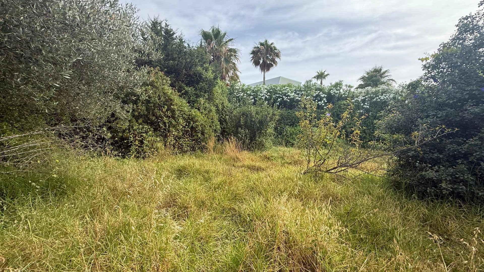 Plot for sale in El Paraiso, Estepona East