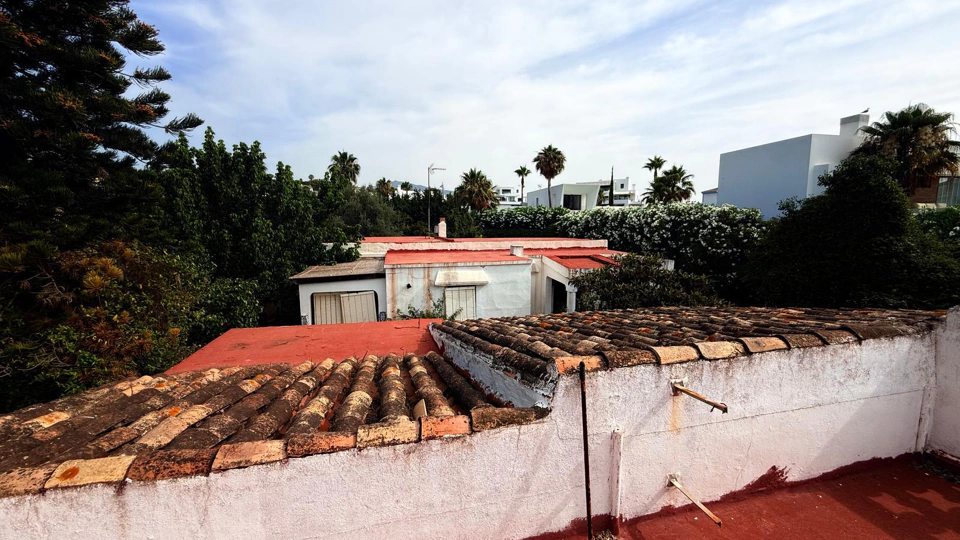 Plot for sale in El Paraiso, Estepona East