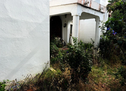 PRIME PLOT IN EL PARAÍSO, ESTEPONA EAST, WITH EXISTING RESIDENCE AND EXCELLENT DEVELOPMENT POTENTIAL NEAR GOLF