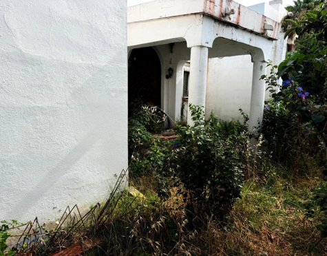 PRIME PLOT IN EL PARAÍSO, ESTEPONA EAST, WITH EXISTING RESIDENCE AND EXCELLENT DEVELOPMENT POTENTIAL NEAR GOLF