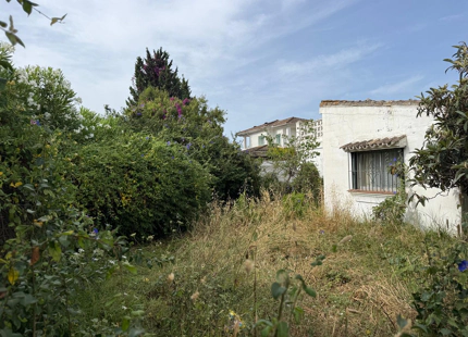 PRIME PLOT IN EL PARAÍSO, ESTEPONA EAST, WITH EXISTING RESIDENCE AND EXCELLENT DEVELOPMENT POTENTIAL NEAR GOLF