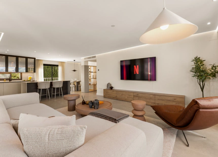 EXCEPTIONAL APARTMENT WITH SEA AND MOUNTAIN VIEWS IN NUEVA ANDALUCÍA