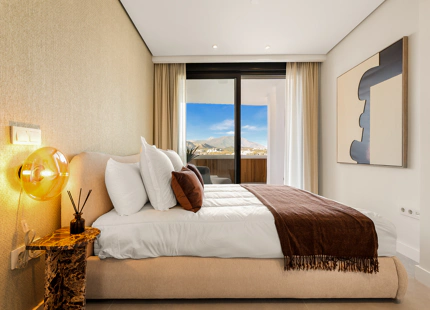 EXCEPTIONAL APARTMENT WITH SEA AND MOUNTAIN VIEWS IN NUEVA ANDALUCÍA