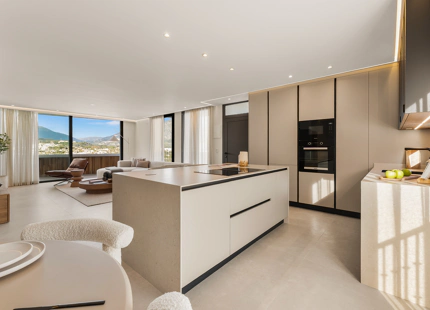 EXCEPTIONAL APARTMENT WITH SEA AND MOUNTAIN VIEWS IN NUEVA ANDALUCÍA