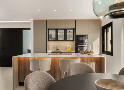MODERN PENTHOUSE WITH PANORAMIC VIEWS