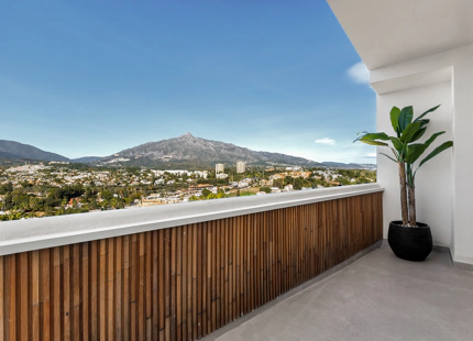 MODERN PENTHOUSE WITH PANORAMIC VIEWS