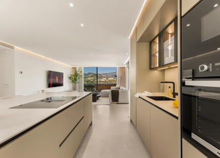 MODERN PENTHOUSE WITH PANORAMIC VIEWS