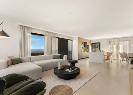 MODERN PENTHOUSE WITH PANORAMIC VIEWS