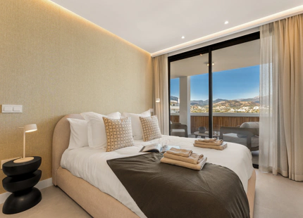 MODERN PENTHOUSE WITH PANORAMIC VIEWS
