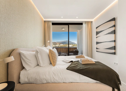 MODERN PENTHOUSE WITH PANORAMIC VIEWS