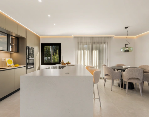 Ático en venta en Nueva Andalucia, Marbella