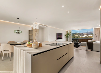 MODERN PENTHOUSE WITH PANORAMIC VIEWS