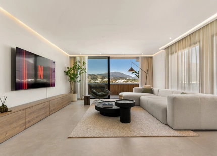 MODERN PENTHOUSE WITH PANORAMIC VIEWS