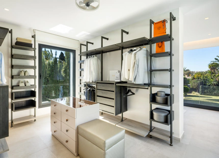 LUXURY CONTEMPORARY VILLA IN THE HEART OF THE GOLF VALLEY