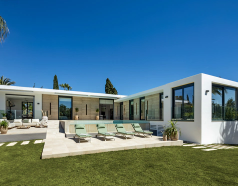 LUXURY CONTEMPORARY VILLA IN THE HEART OF THE GOLF VALLEY