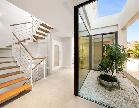 Villa for sale in New Golden Mile, Estepona East