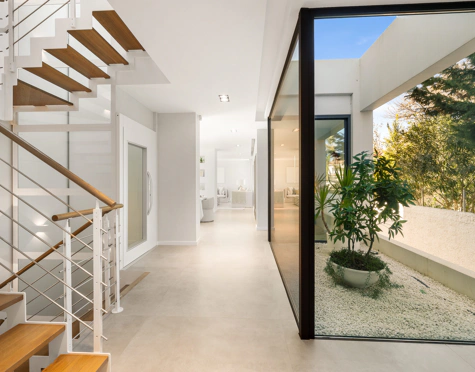 Villa for sale in New Golden Mile, Estepona East