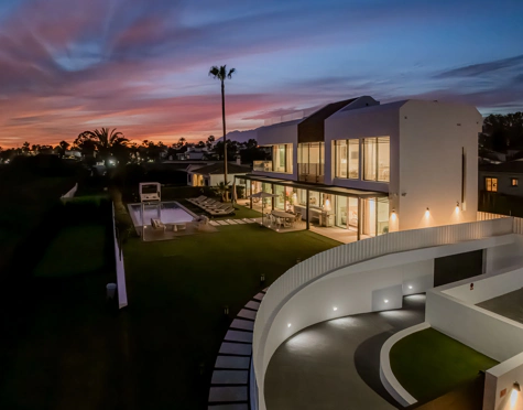 Villa for sale in New Golden Mile, Estepona East