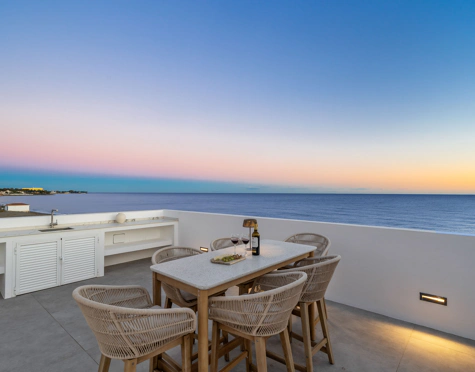 Villa for sale in New Golden Mile, Estepona East