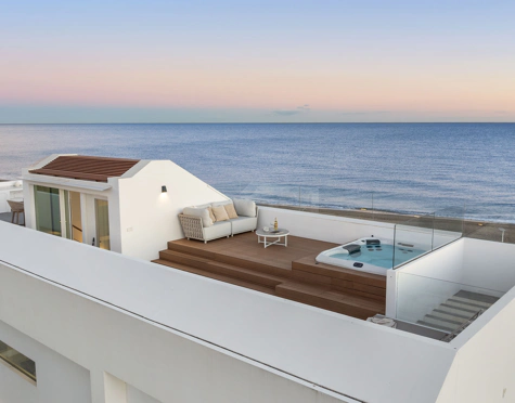 Villa for sale in New Golden Mile, Estepona East