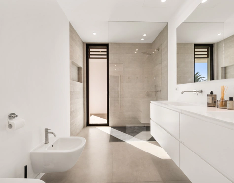 Villa for sale in New Golden Mile, Estepona East