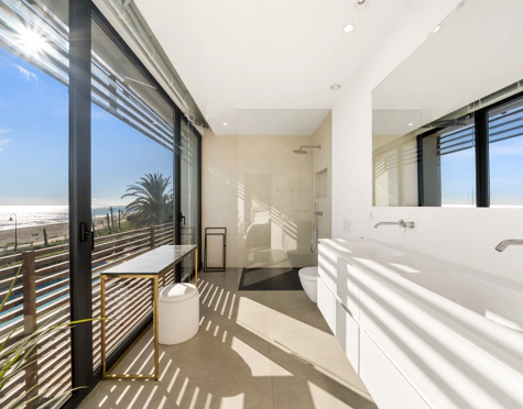 Villa for sale in New Golden Mile, Estepona East